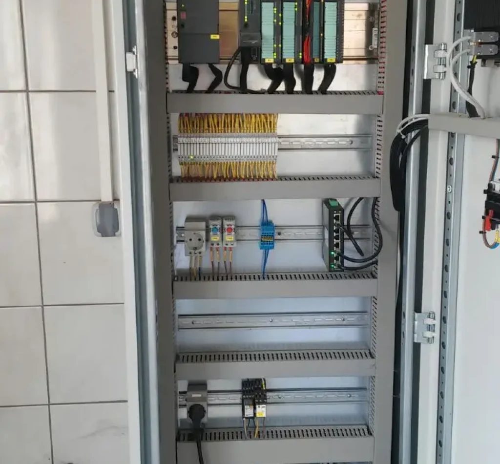 Pano içi kablo döşemesi ve numaralandırma